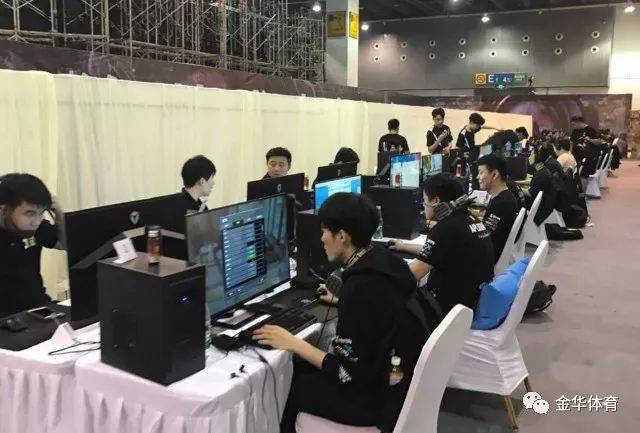 高尔夫蓝湾大师赛挥杆 中泰选手友好交流新华网.